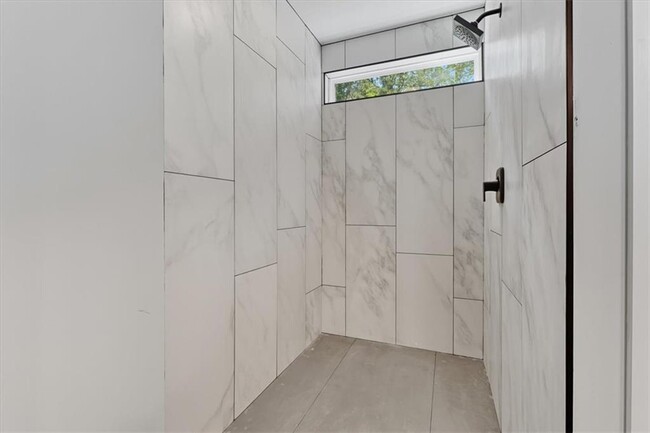 Building Photo - 96 Collins Rd