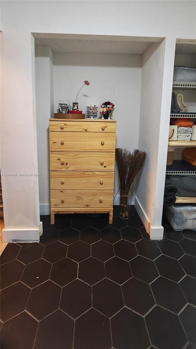 Building Photo - 2802 N 46th Ave