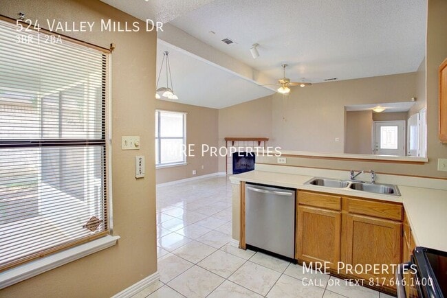 Building Photo - 524 Valley Mills Dr