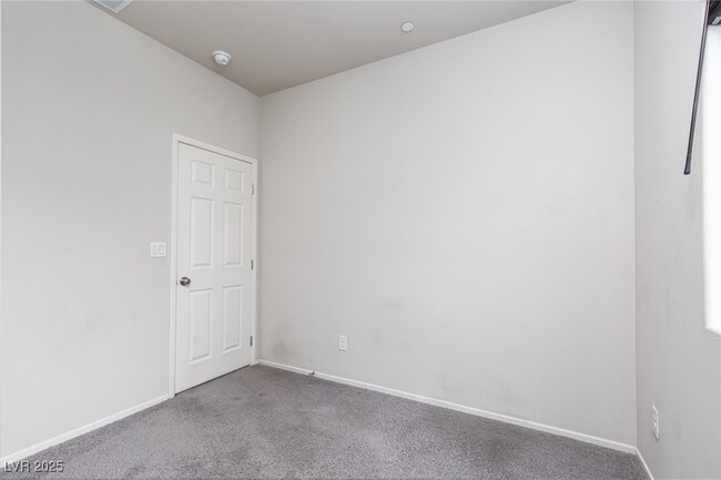 Building Photo - 4740 Blaise Ave