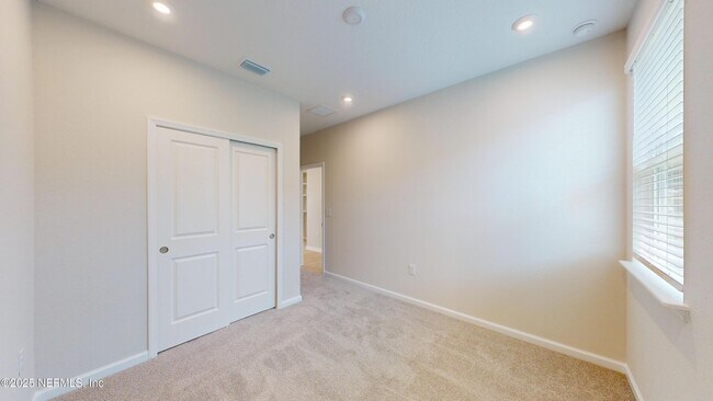 Building Photo - 299 Spruce Hl Pt