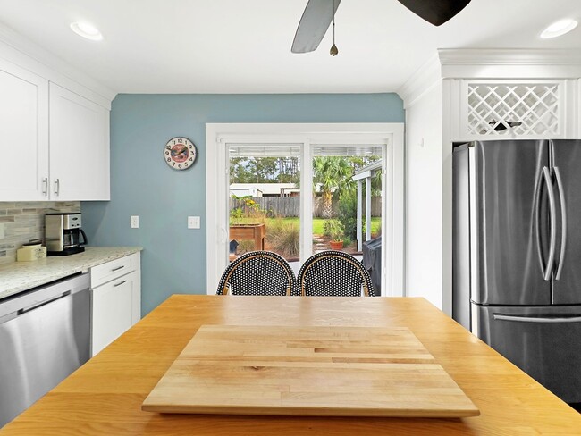 Building Photo - 103 Mimosa Ave