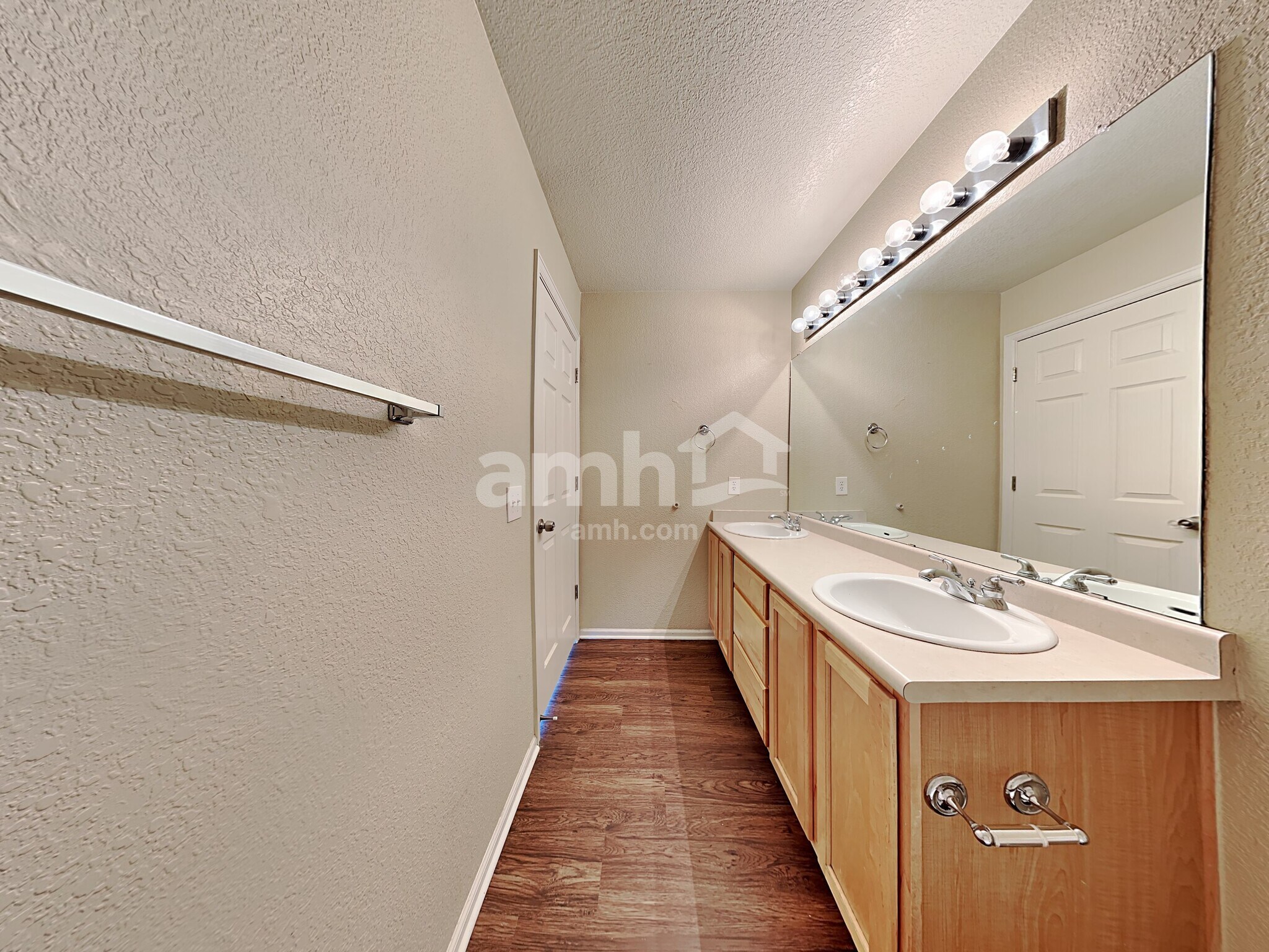 Building Photo - 20000 Mitchell Pl