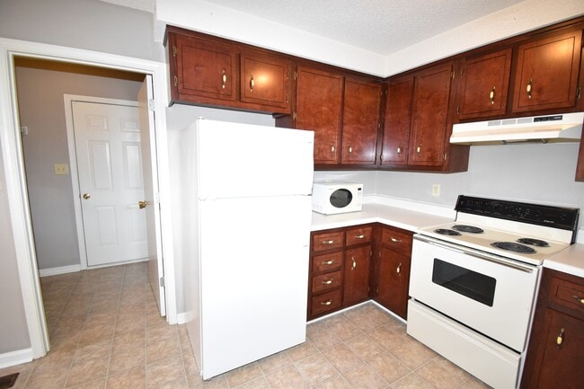 Building Photo - 3 Bedroom 2 Bath Home For Rent!