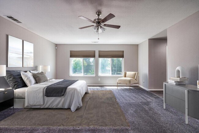 Building Photo - Perfect 6/3 Clovis Home for Large Family!