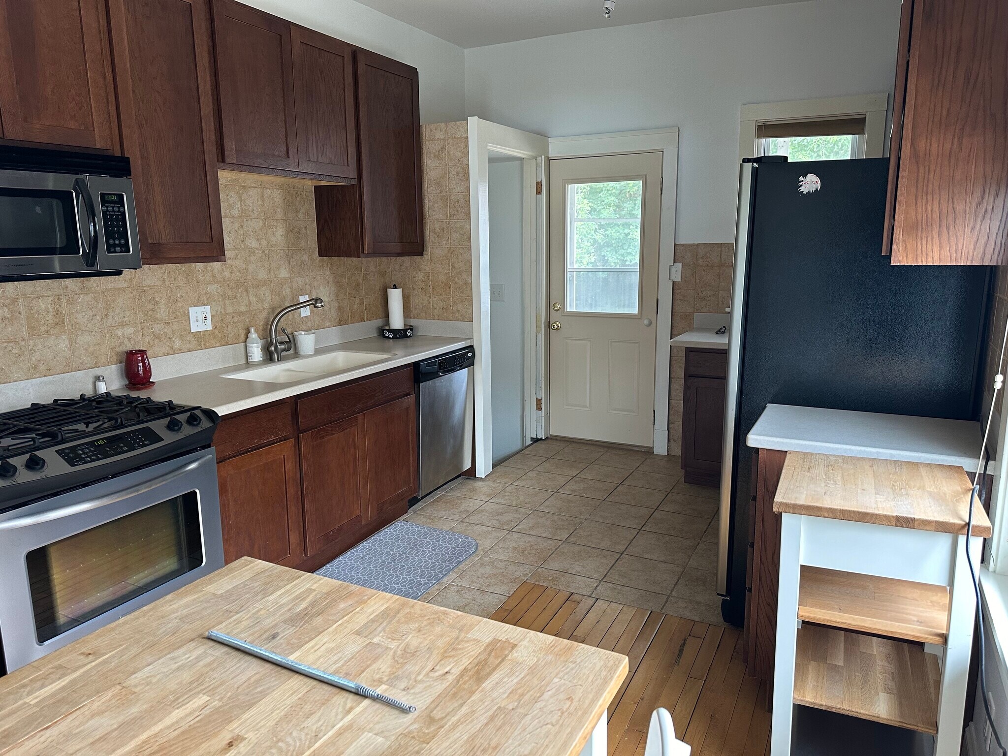 Kitchen 2 - 524 W Shore Dr