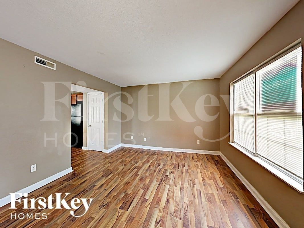 Building Photo - 3944 Hornickel Dr