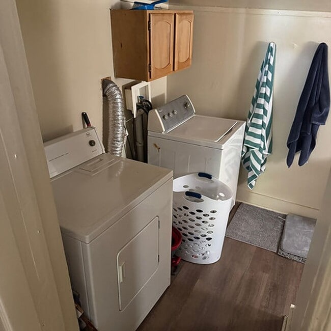 Building Photo - 319 N Elm St