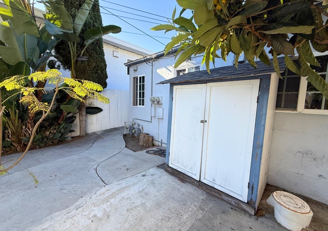 Building Photo - Cozy 2BR with Serene Courtyard Escape