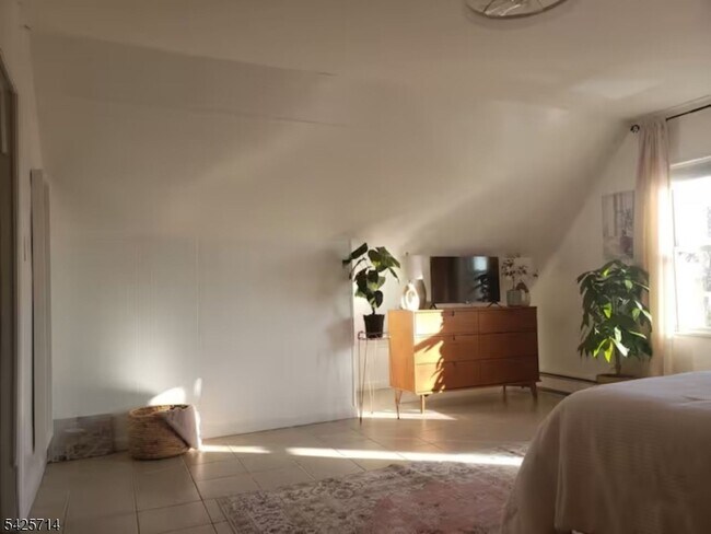 Building Photo - 187 Milford Ave