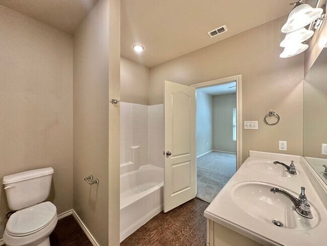 Building Photo - Cozy 4 Bedroom2 Bath Home in West Tyler!