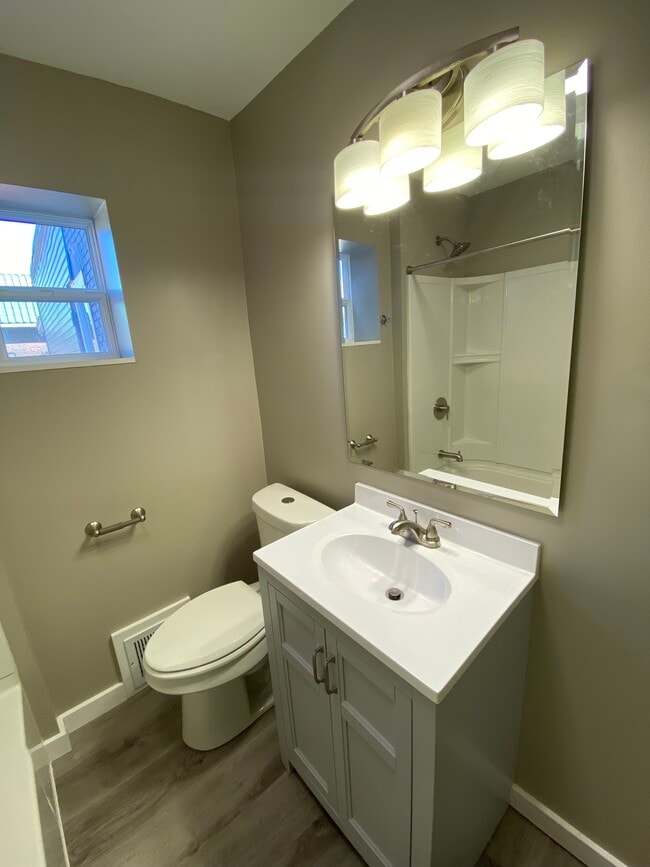 Building Photo - 1806-1812 4th St