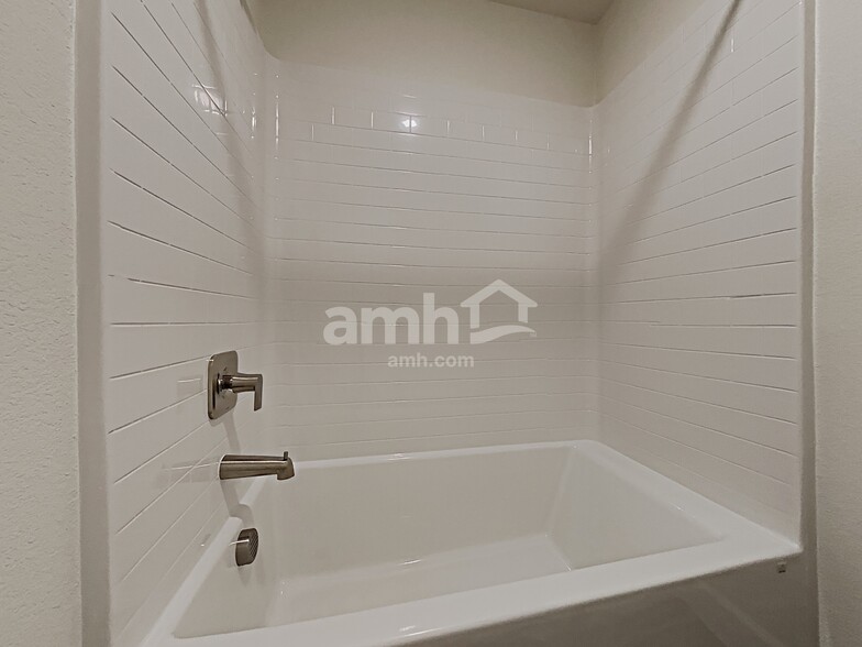 Building Photo - 1717 Viaggio Ave