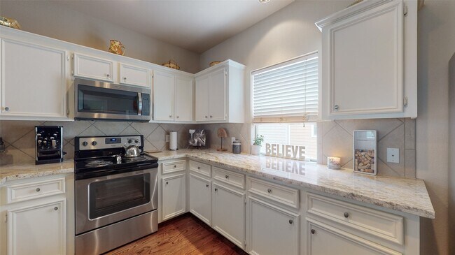 Building Photo - 1321 Paige St