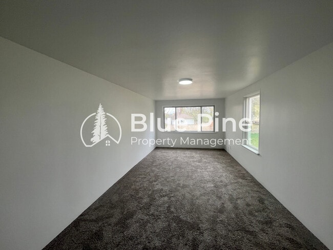 Building Photo - 975 K St