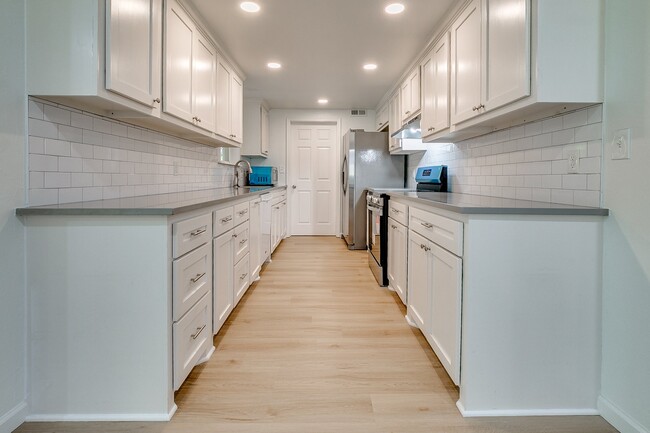 Building Photo - 1430 Westbrooke Terrace
