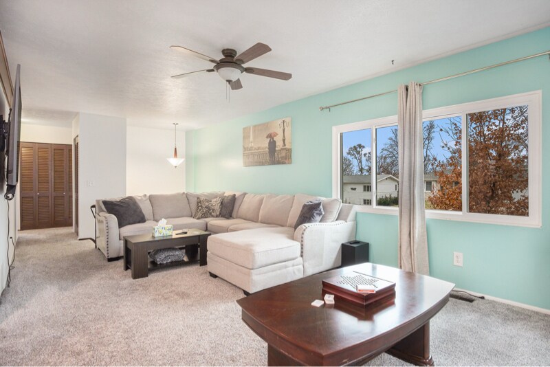 Building Photo - 9650 Sahler St