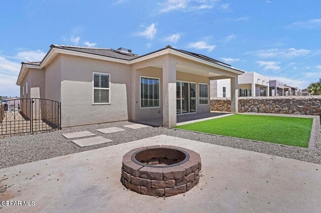 Building Photo - 12344 Desert Hawk Ave