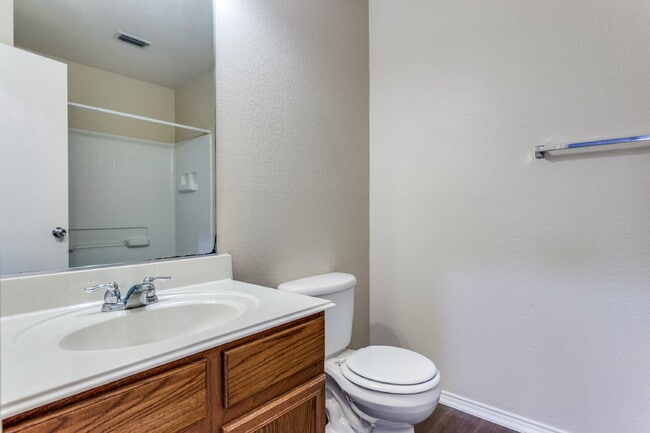 Building Photo - Beautifully Updated Duplex in Crowley!