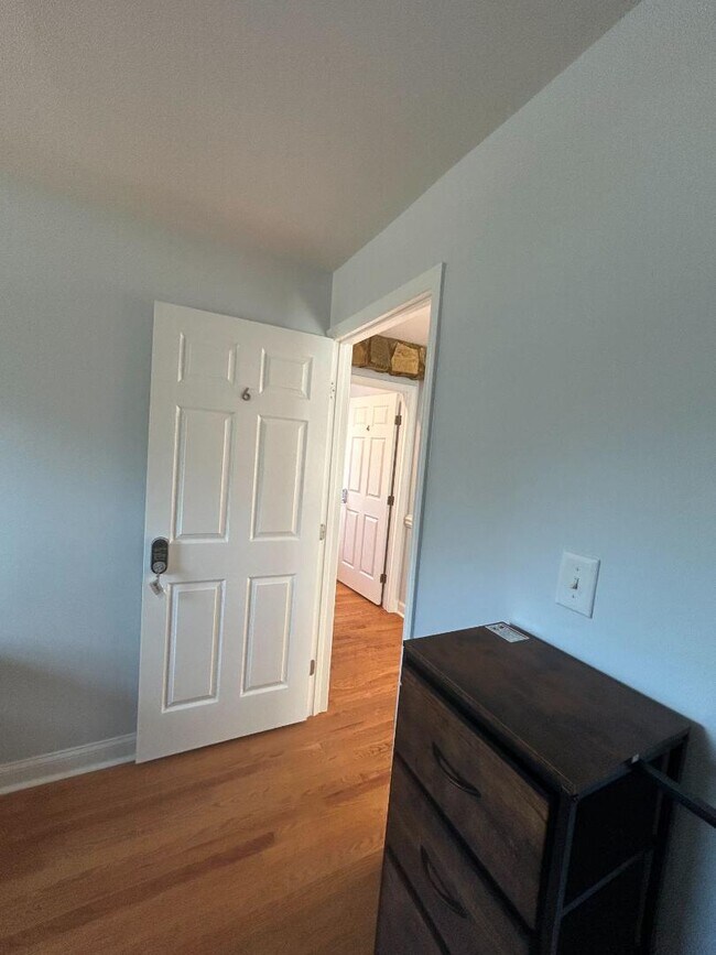 Building Photo - 900 Newcombe Rd