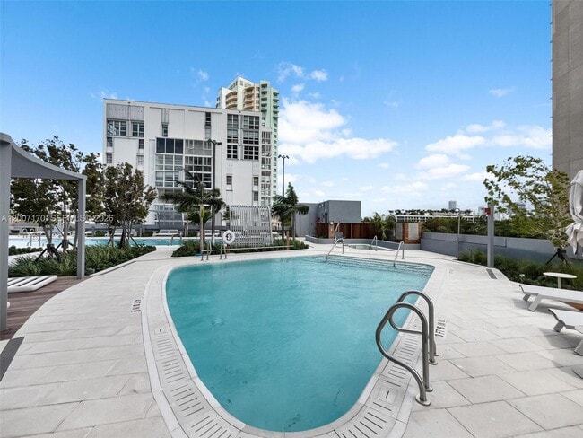 Building Photo - 175 SE 25th Rd