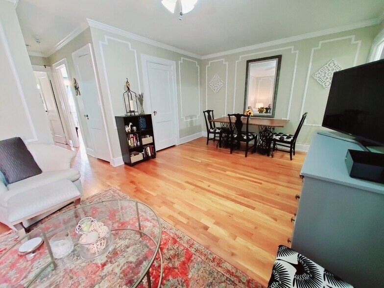 Building Photo - 639 Summer St