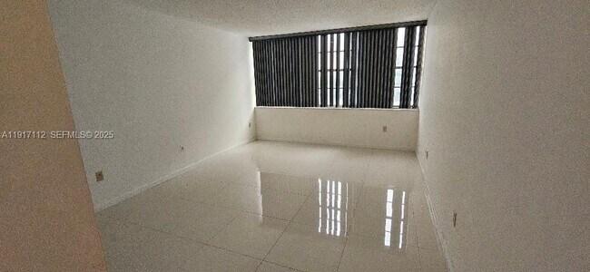 Building Photo - 18021 Biscayne Blvd