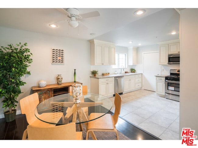 Building Photo - 705 N Dillon St