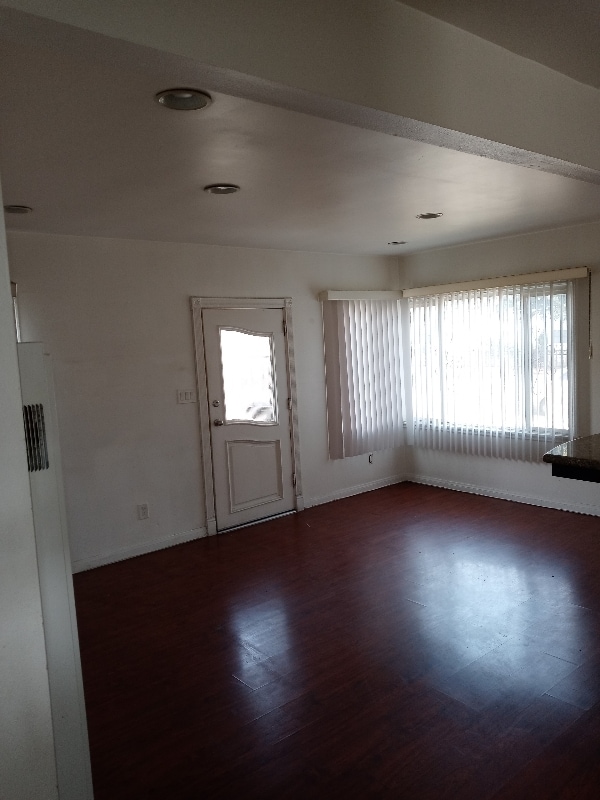 Building Photo - 237 S Matthisen Ave