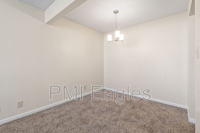 Building Photo - 263 White Oak Rd