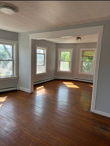 Building Photo - 522 Pawtucket Ave
