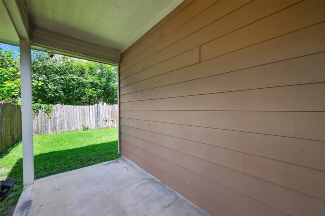 Building Photo - 8002 Colonial Ln