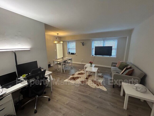 Building Photo - 1322 Fort Myer Dr