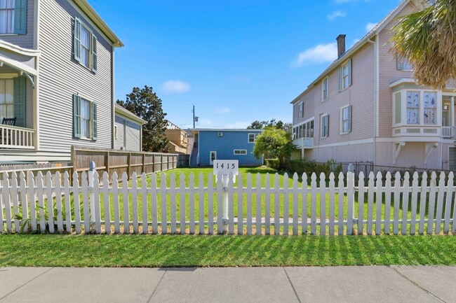 Building Photo - 1415 Avenue H