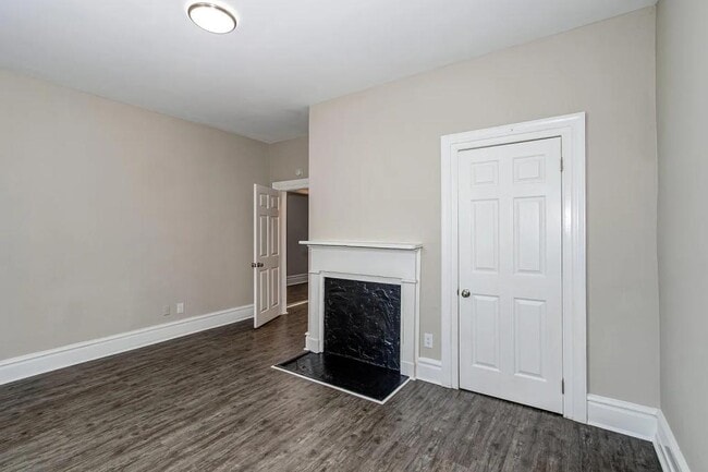 Building Photo - 256 Walker St