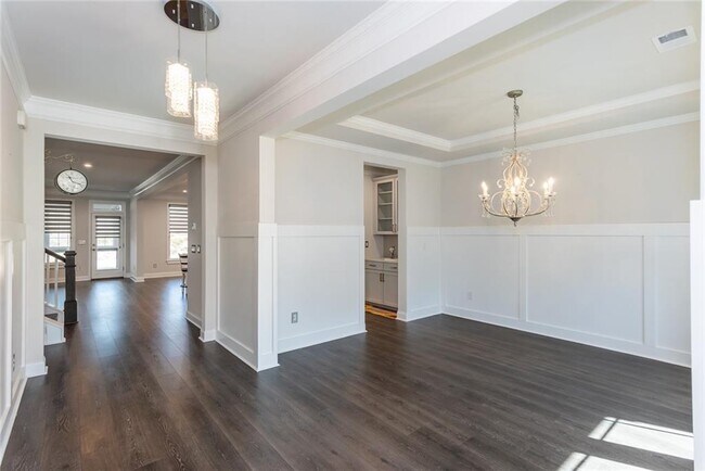 Building Photo - 5015 Montes Ln