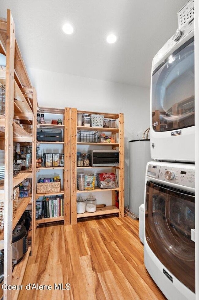 Building Photo - Great CDA Location!