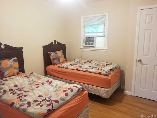 Building Photo - 7 Merriewold Ln S