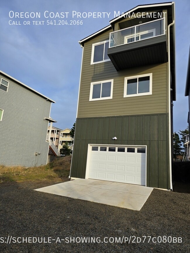 Building Photo - Ocean View 3-Level Home!