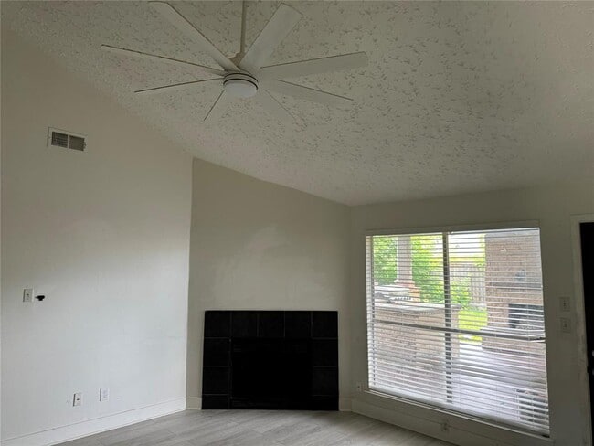 Building Photo - 3723 Westmeadow Dr