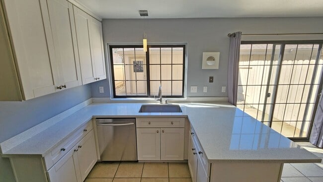 Building Photo - 422 Florin Rd