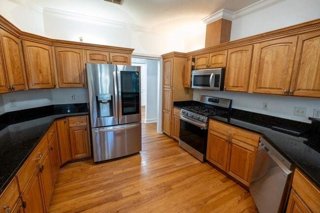 Building Photo - 3510 Gardenview Way