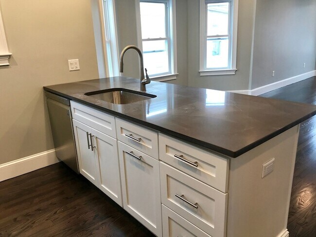 Building Photo - 91 Grant St