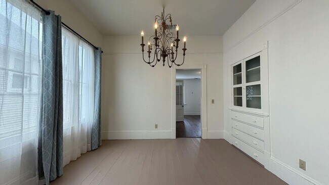 Building Photo - 256 Nordina St