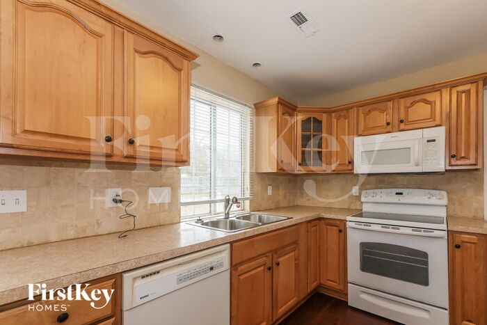 Building Photo - 13701 Strathaven Dr