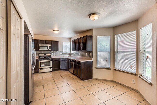 Building Photo - 5448 Colin Powell Ave