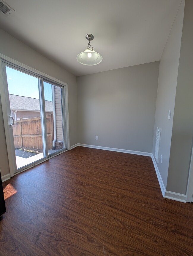 Building Photo - 1438 Riverbrook Dr