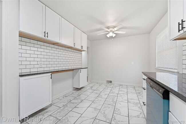 Building Photo - 24985 Mabray Ave
