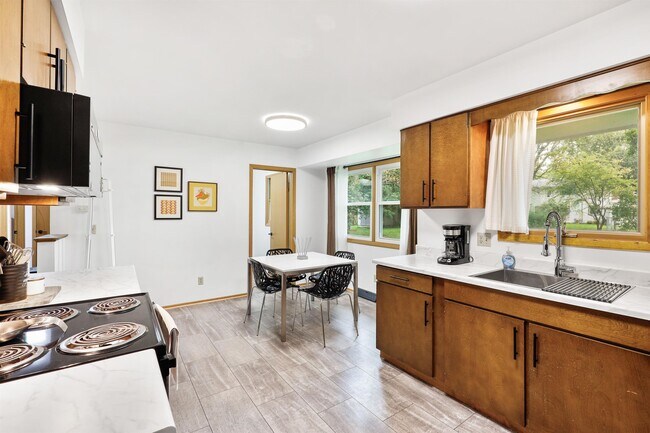 Building Photo - 2728 Florann Dr