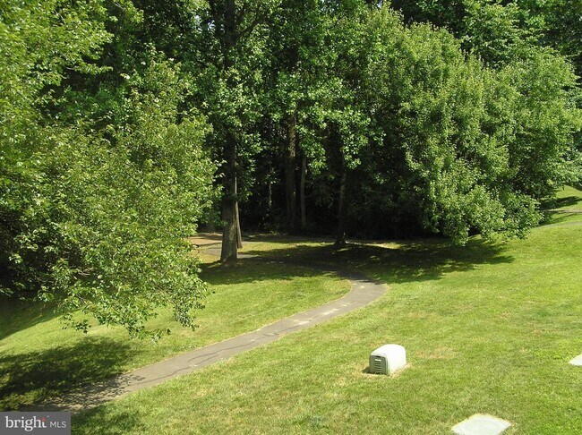 Building Photo - 5817 Cove Landing Rd